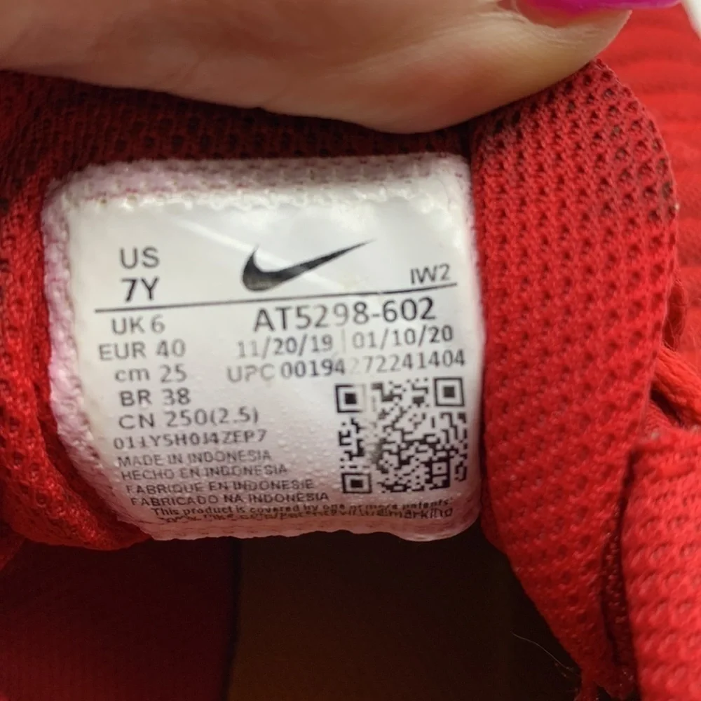 Nike Team Hustle Wuick Red Yellow Blue Sneaker Sz 7. NK0237